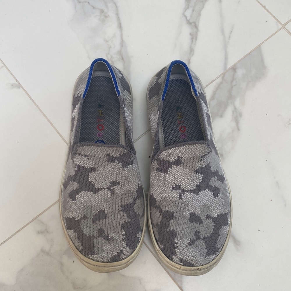 Rothy’s kids size 2 gray camo